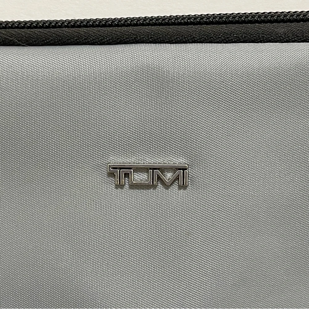 TUMI for DELTA Cosmetic Bag Travel Vacation Toiletry Grey Nylon Zip Close Lined